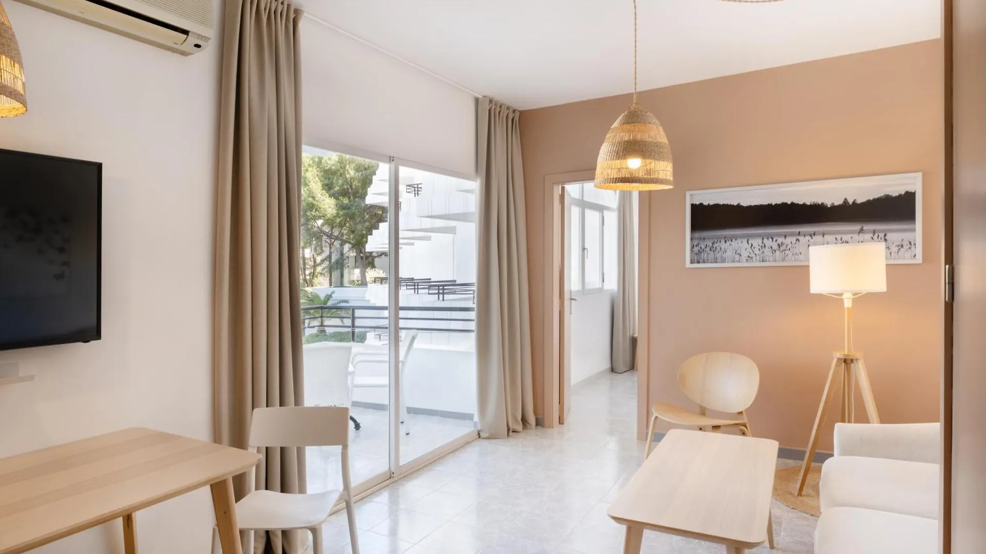 *** Hotel apartamentowy Sol Lunamar Palmanova Apartamentos - Adults Only Hiszpania