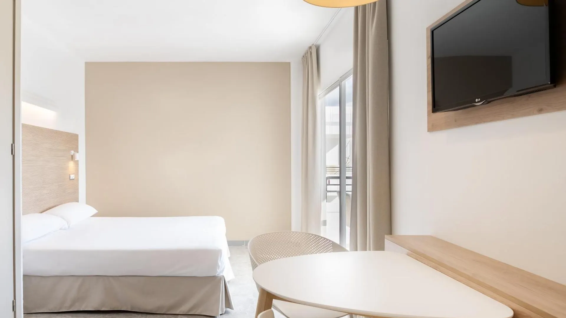 Апарт-отель Sol Lunamar Palmanova Apartamentos - Adults Only